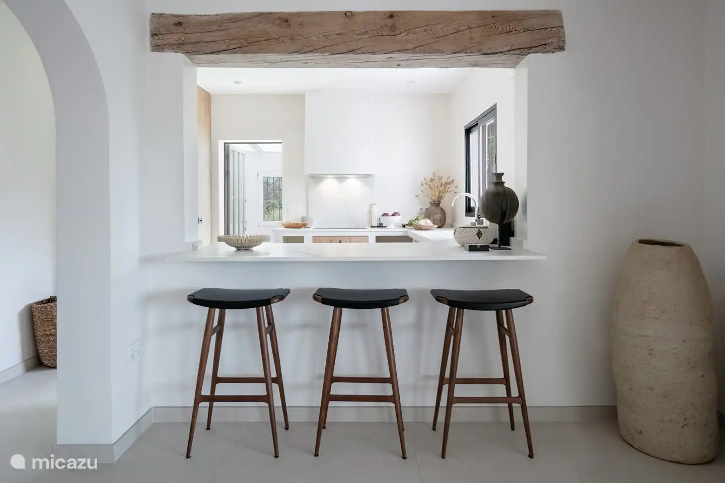 Cuisine ouverte avec salon/bar à manger