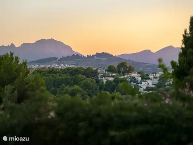 Casa Mi Media Naranja | Espagne, Costa Blanca, Jávea - villa La vue sur l'église de Benissa depuis la naya / porche