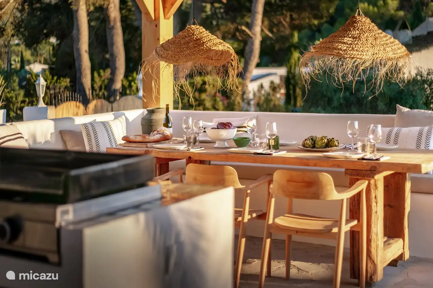 Bar extérieur avec plancha/bbq, frigo et évier