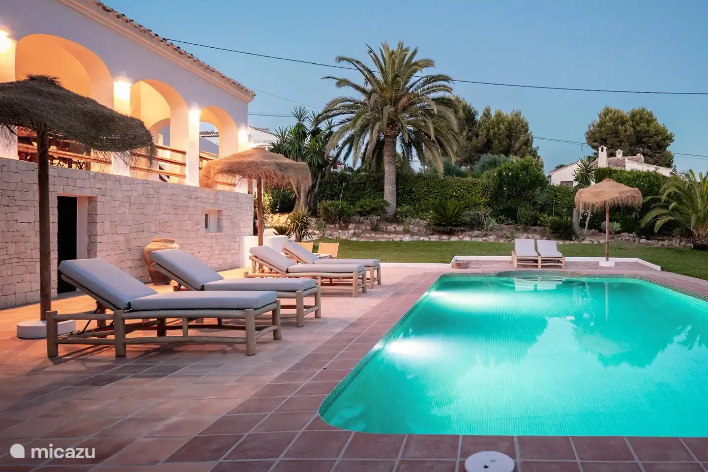 La piscine illuminée