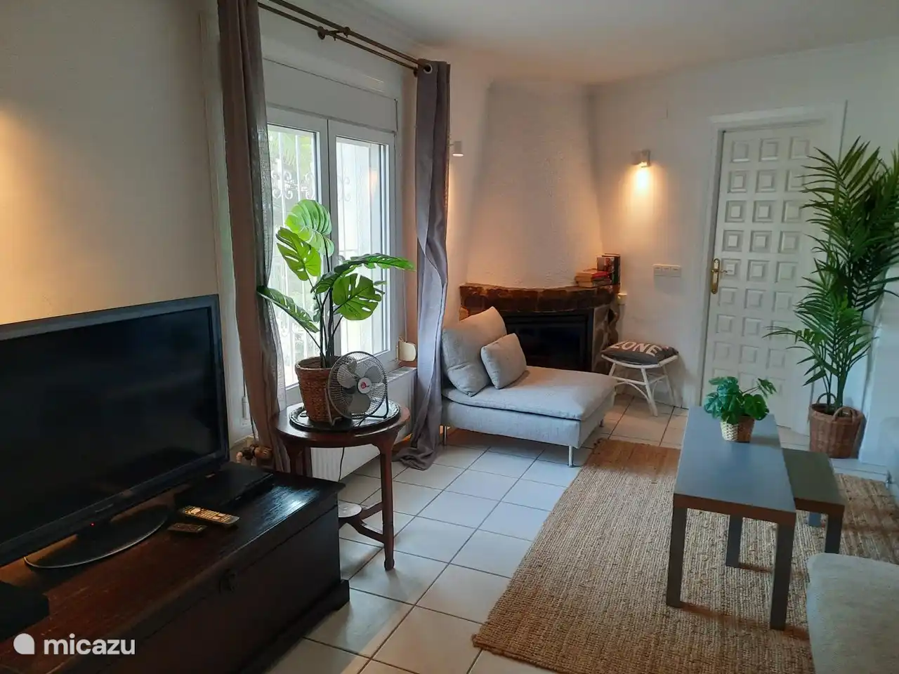 Via the stairs you reach the cozy ground floor with 2 bedrooms and separate kitchen.