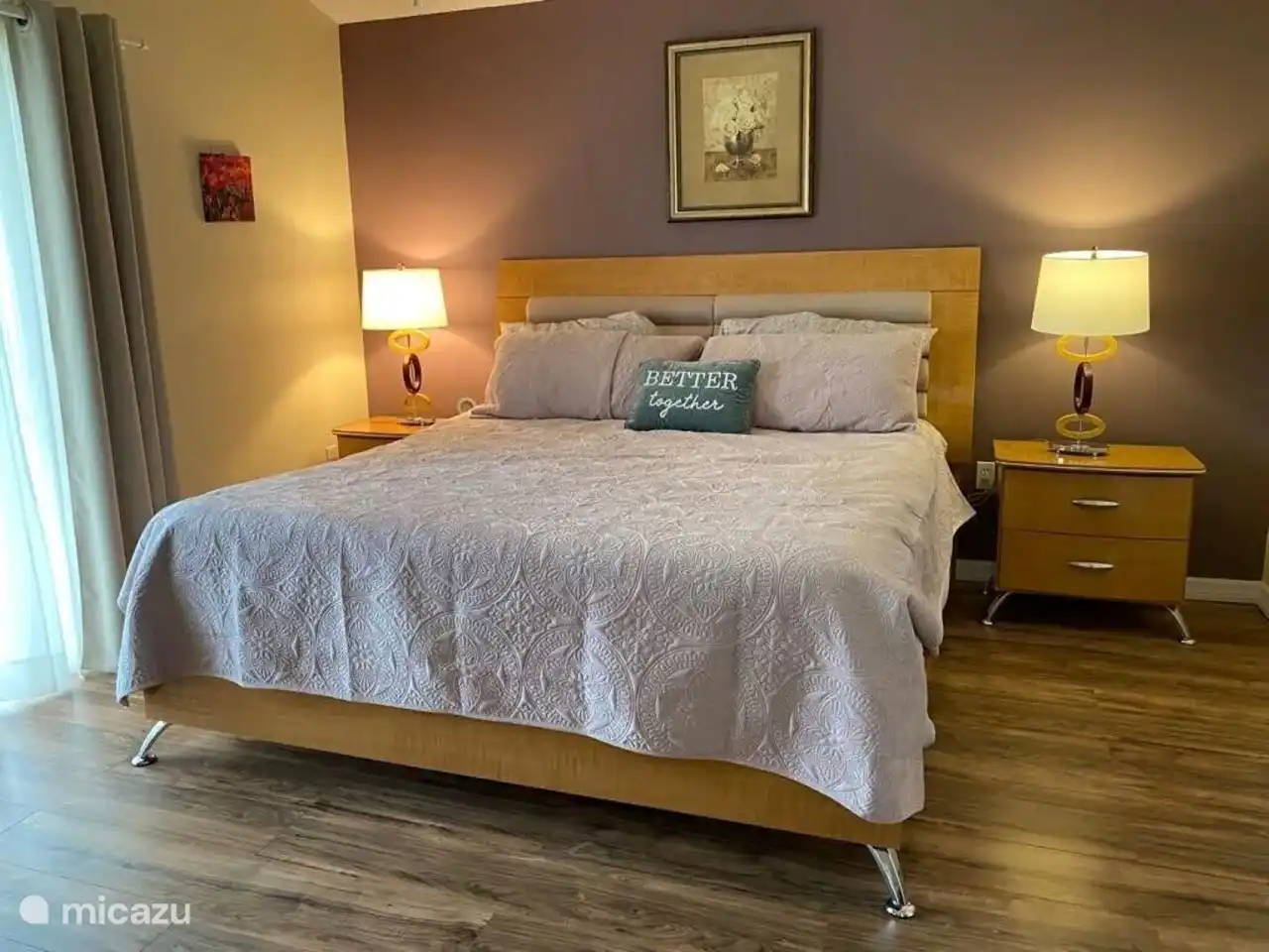 Hauptschlafzimmer mit Kingsize-Bett