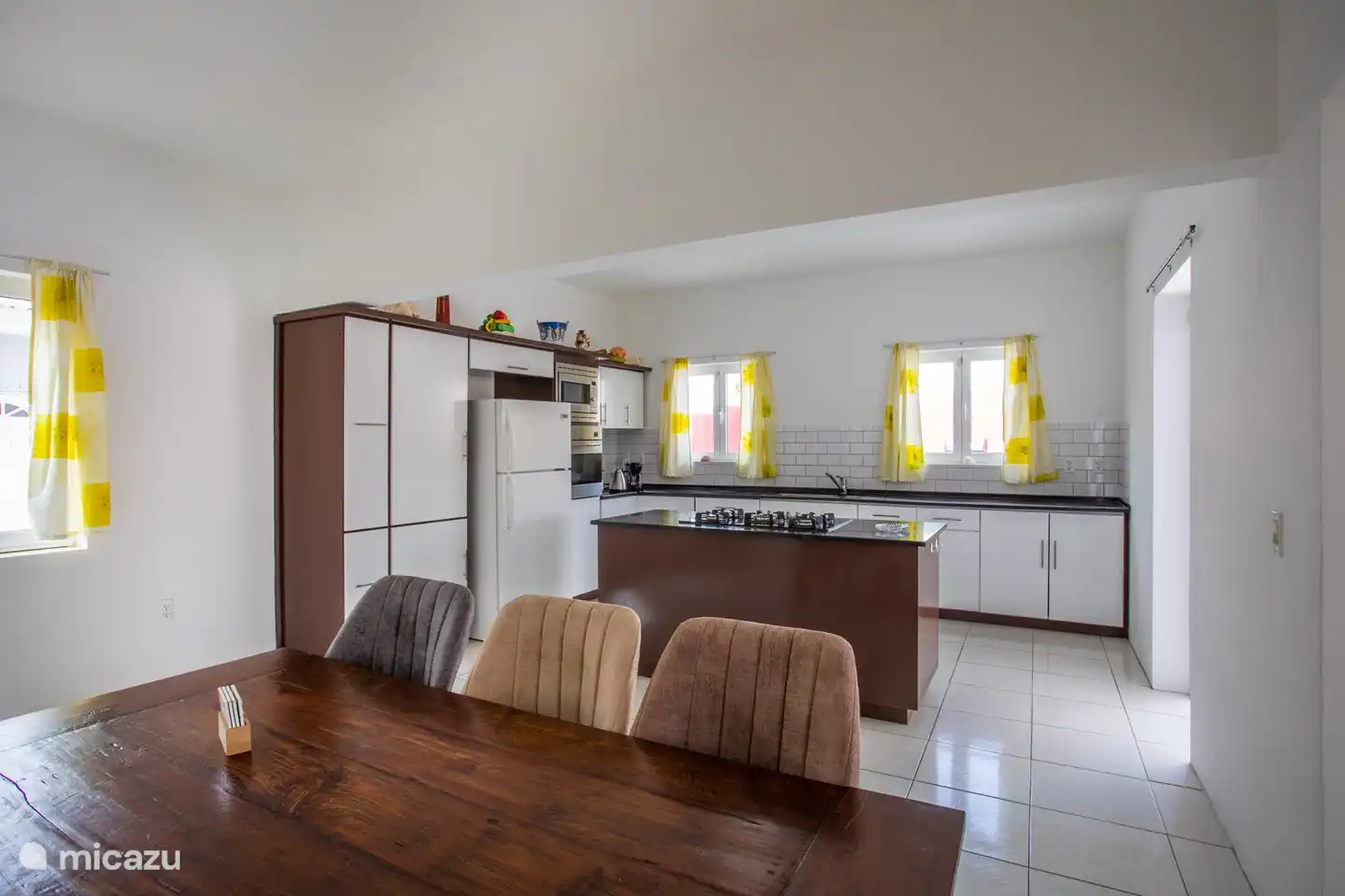 Küche mit Essbereich