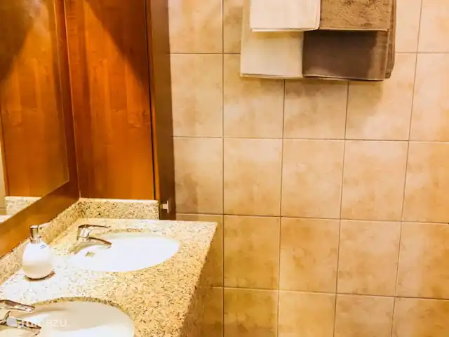 Belle villa à Blue Bay Resort | Curaçao, Curaçao-Centre, Blue Bay - villa Salle de bain privée dans la première chambre