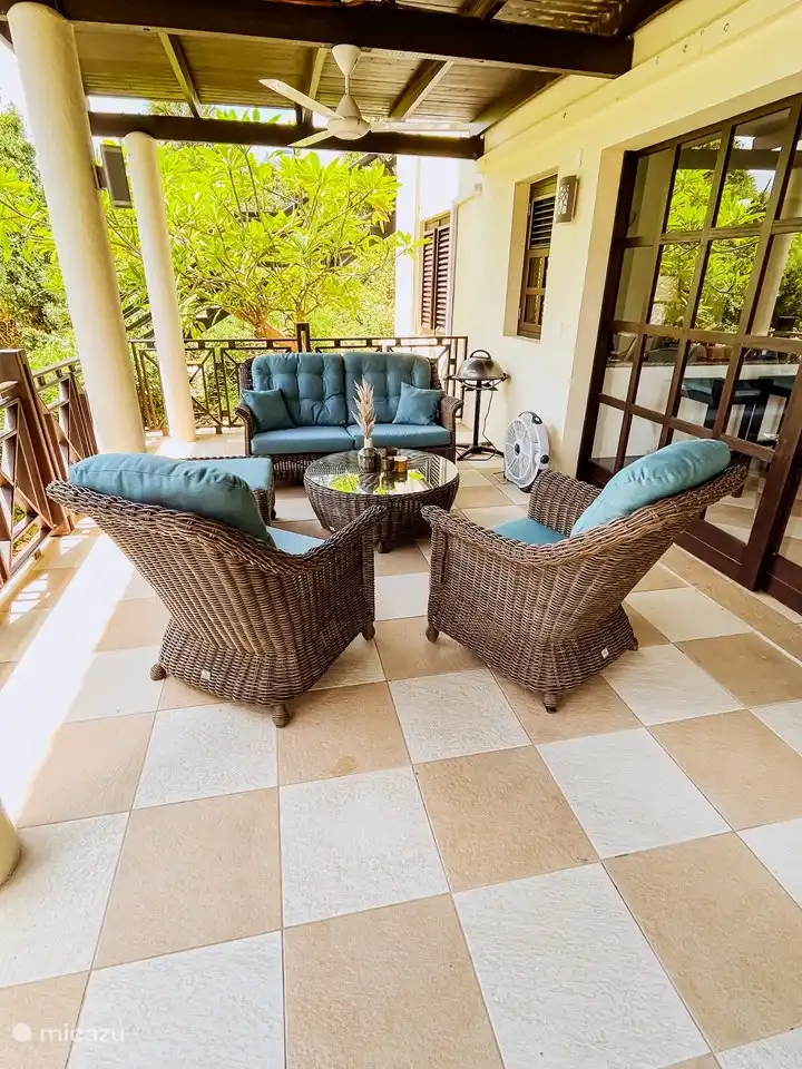 Bonito juego de salón.