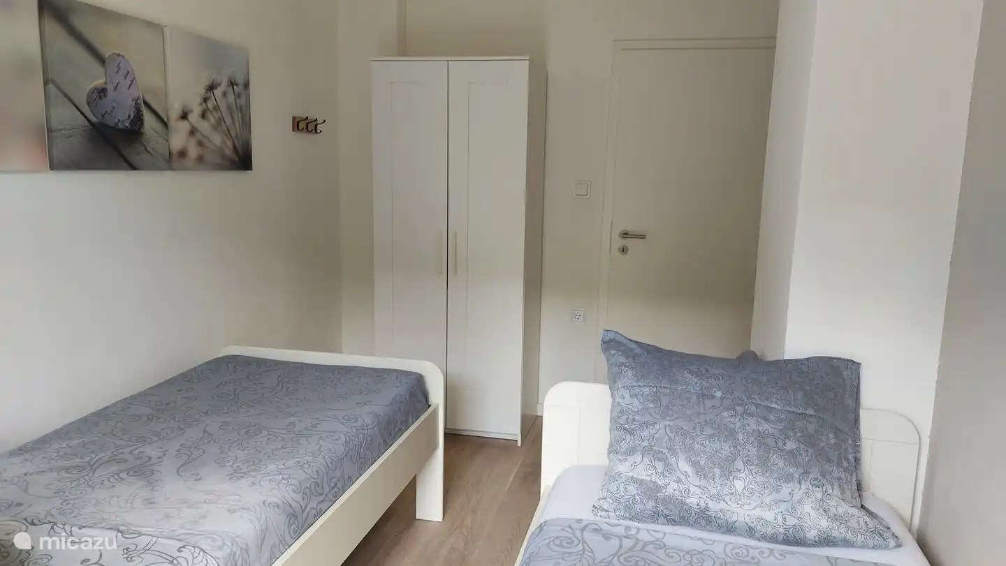 dormitorio 2 con balcón