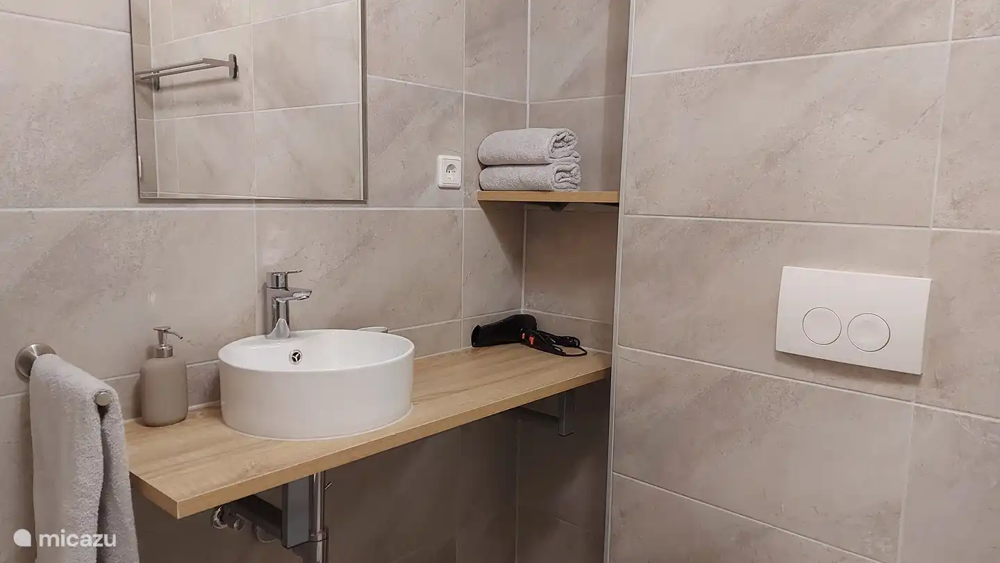 Cuarto de baño1, con bañera y WC en la 2ª planta.