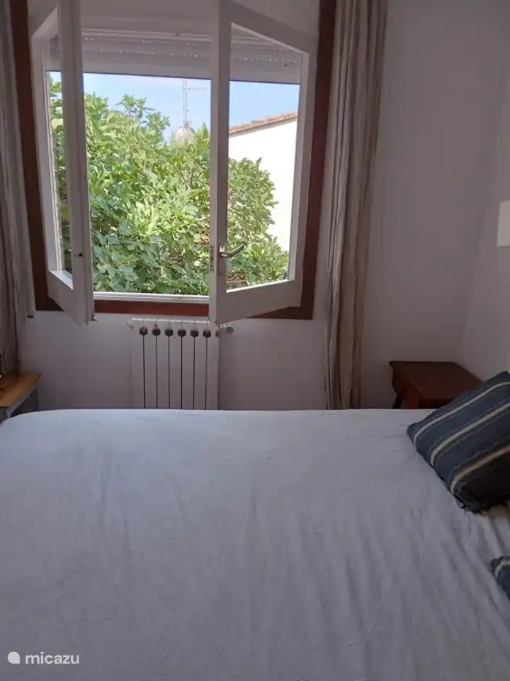 Geräumiges Hauptschlafzimmer