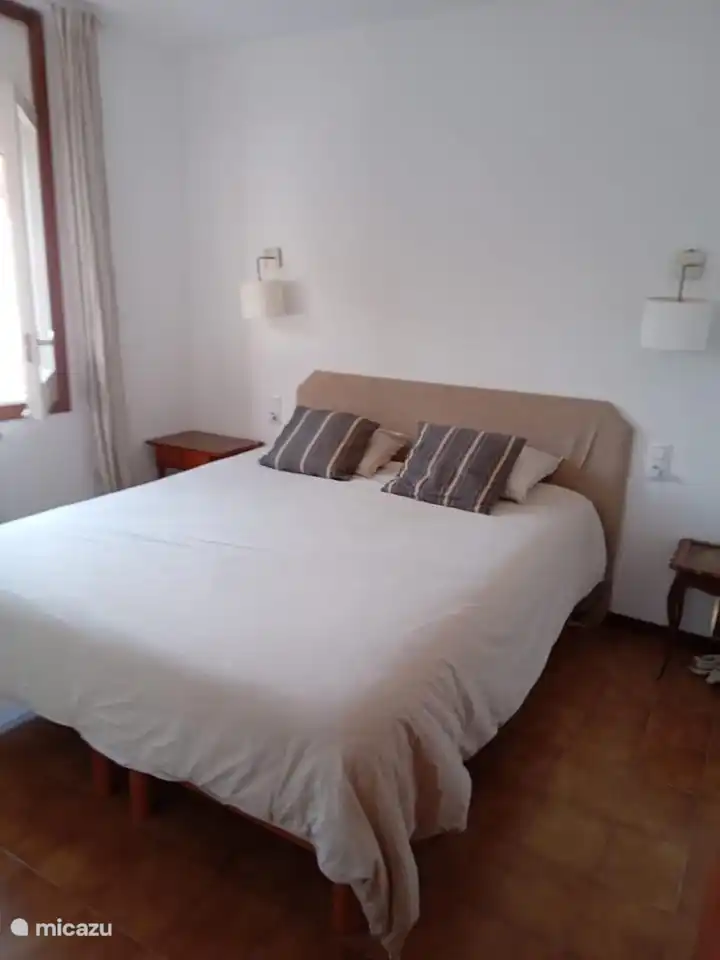 Geräumige Schlafzimmer mit Kleiderschränken