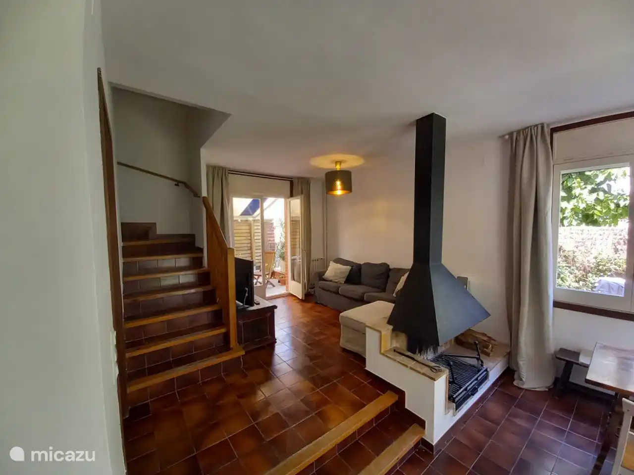 Kamin und ruhige Ecke zum Fernsehen oder Spielen