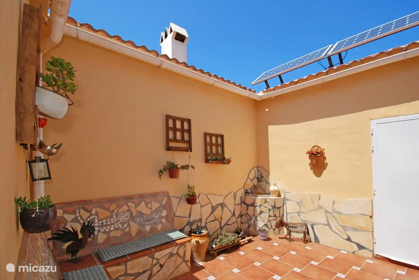 Die Terrasse ist das Herz des Hauses.