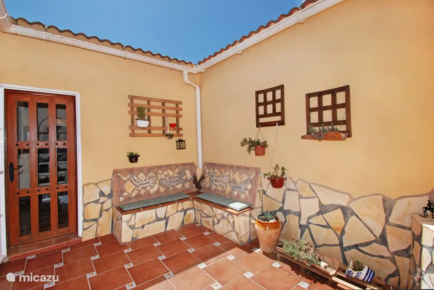 Ein idealer Ort, um in Ruhe ein Buch zu lesen, aber auch eine gemütliche Ecke, um mit Freunden oder der Familie zu plaudern.