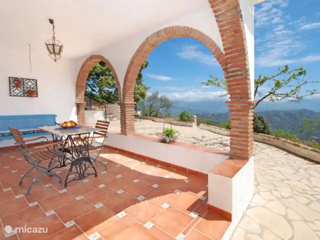 Villa Los Cuatro Vientos huren in Spanje, Costa del Sol, Comares - villa het terras is een ideaal schaduwplekje met ongelooflijk uitzicht.