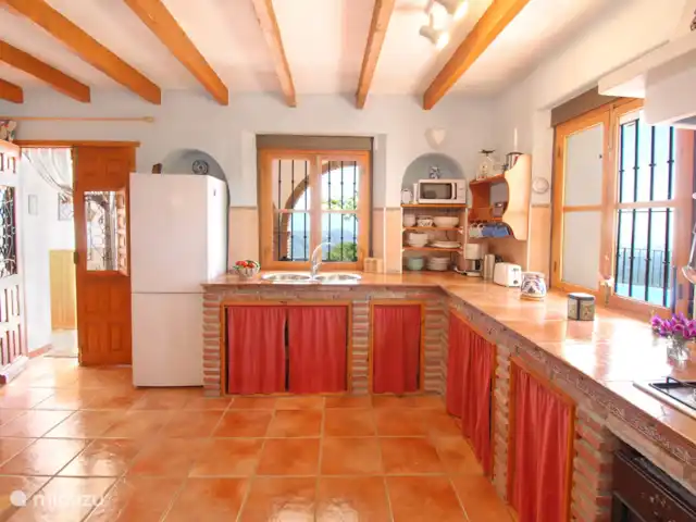 Villa Los Cuatro Vientos huren in Spanje, Costa del Sol, Comares - villa Onze keuken in Sopaanse stijl. Eenvoudig en rustiek  maar goed uigerust.