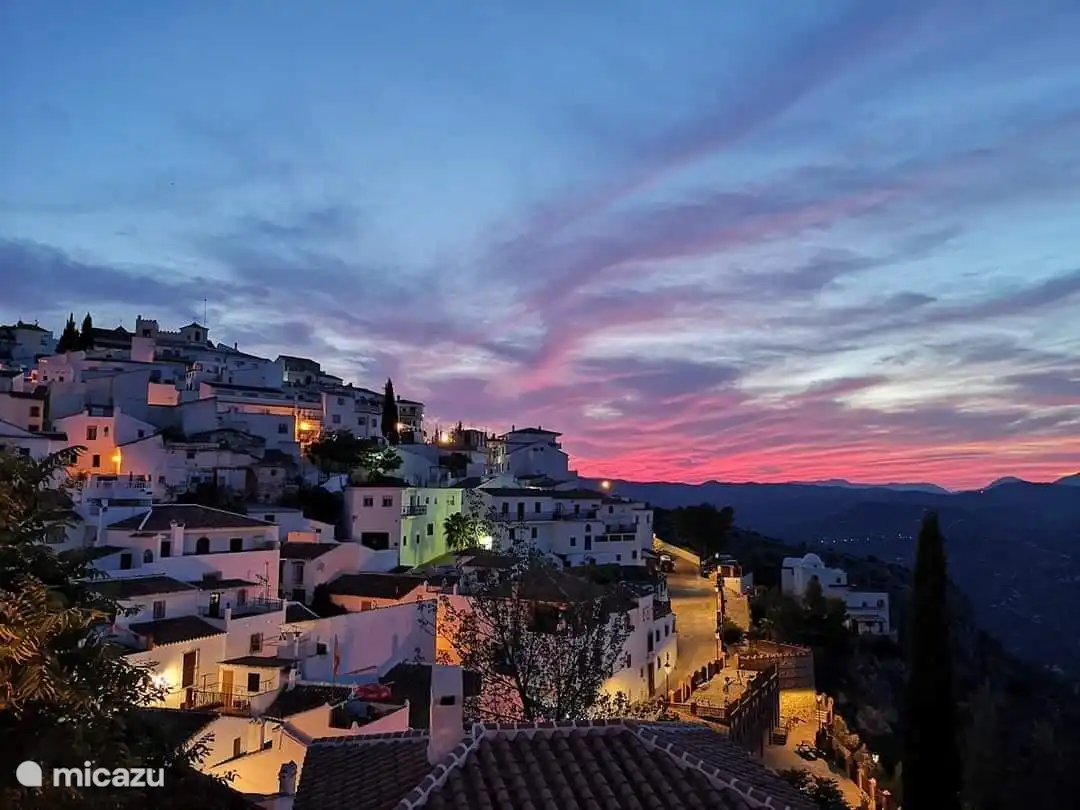 Comares wurde jemals zum 'Pueblo magico d'España' gewählt. Sie verstehen wahrscheinlich warum.