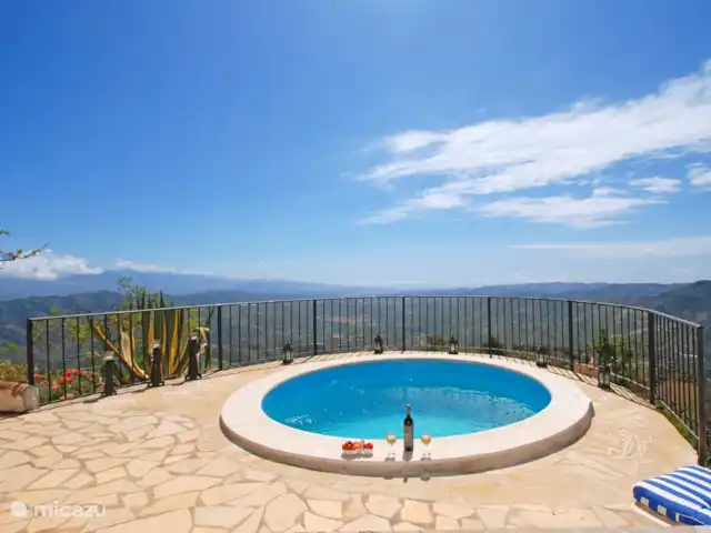Villa Los Cuatro Vientos huren in Spanje, Costa del Sol, Comares - villa Droom weg over het gebergte vanuit het zwembad.