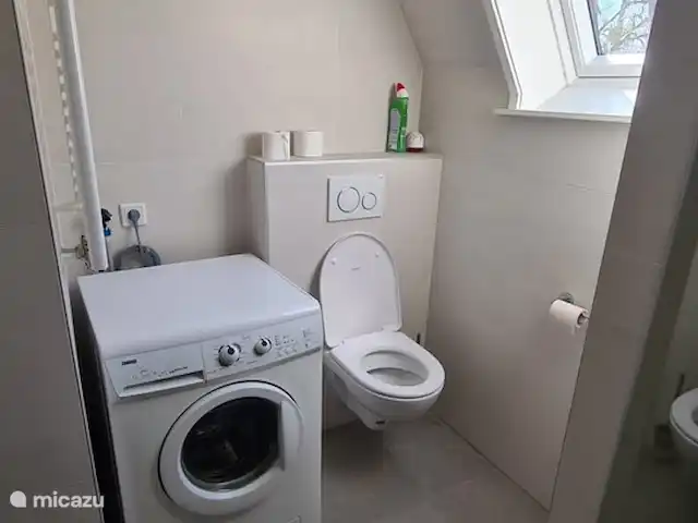 Maison de plain-pied 7-45 | Pays-Bas, Frise, Goingarijp - maison de vacances Salle de cuisson avec douche, WC, lavabo et machine à laver
