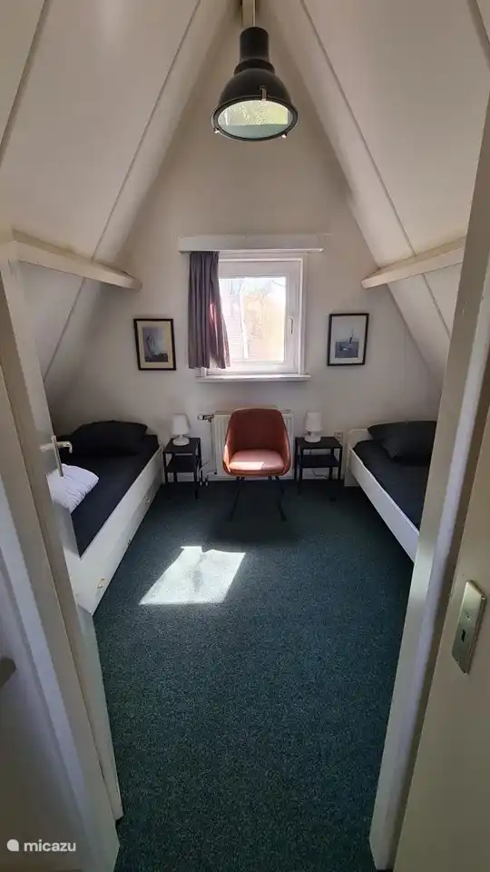 Chambre 2 (sur 3) : deux lits simples