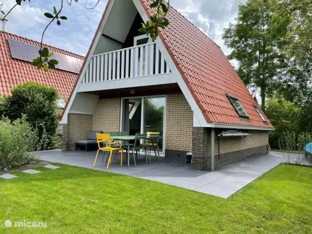 Maison de plain-pied 7-45 | Pays-Bas, Frise, Goingarijp - maison de vacances Jardin avec table à manger pour 6 personnes.