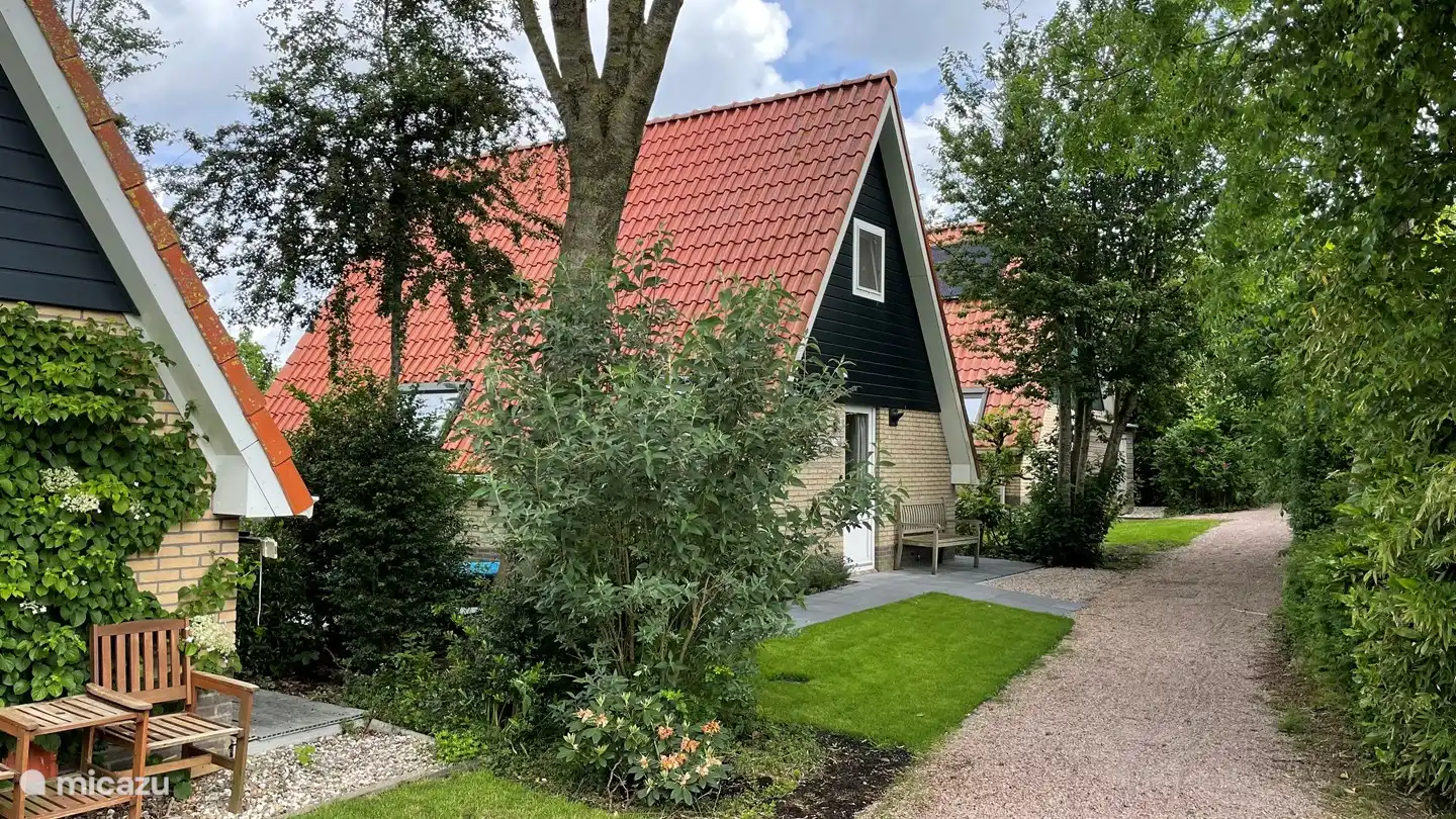 Le bungalow est à deux pas du port