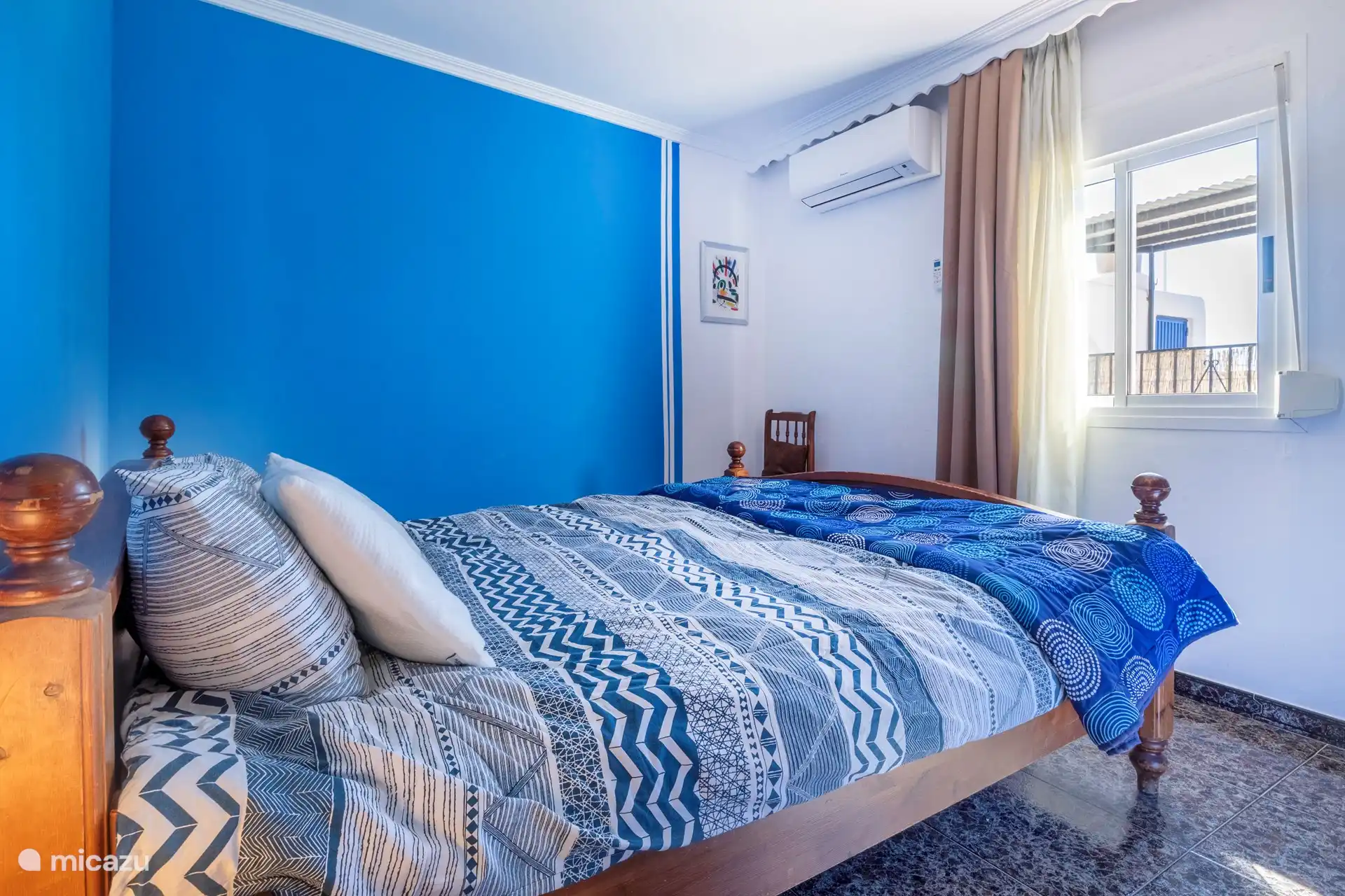 Master bedroom with bed of 160 wide. With air conditioning.