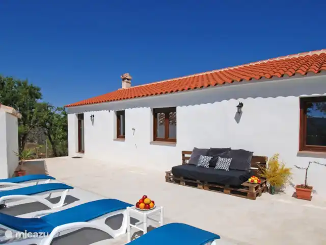 Casa Maria huren in Spanje, Costa del Sol, Comares - vakantiehuis Rondom het hele huis is buitenverlichting.