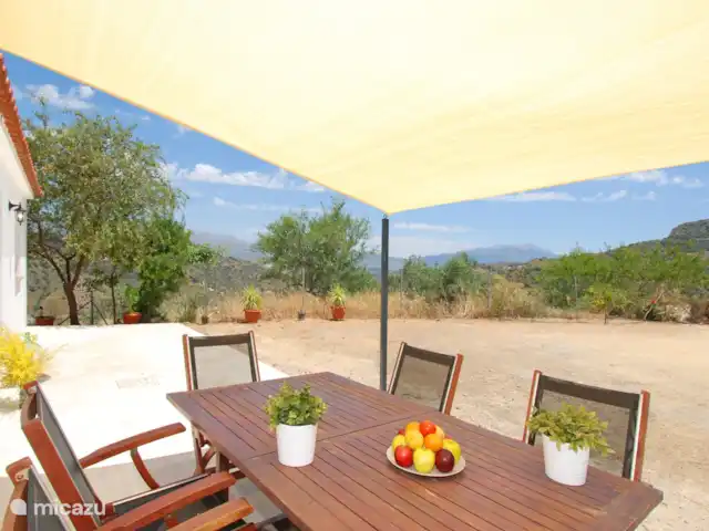 Casa Maria huren in Spanje, Costa del Sol, Comares - vakantiehuis 'Dine al fresco' betekent niet enkel heerlijk buiten eten. Het betekent ook van het leven genieten in goed gezelschap.