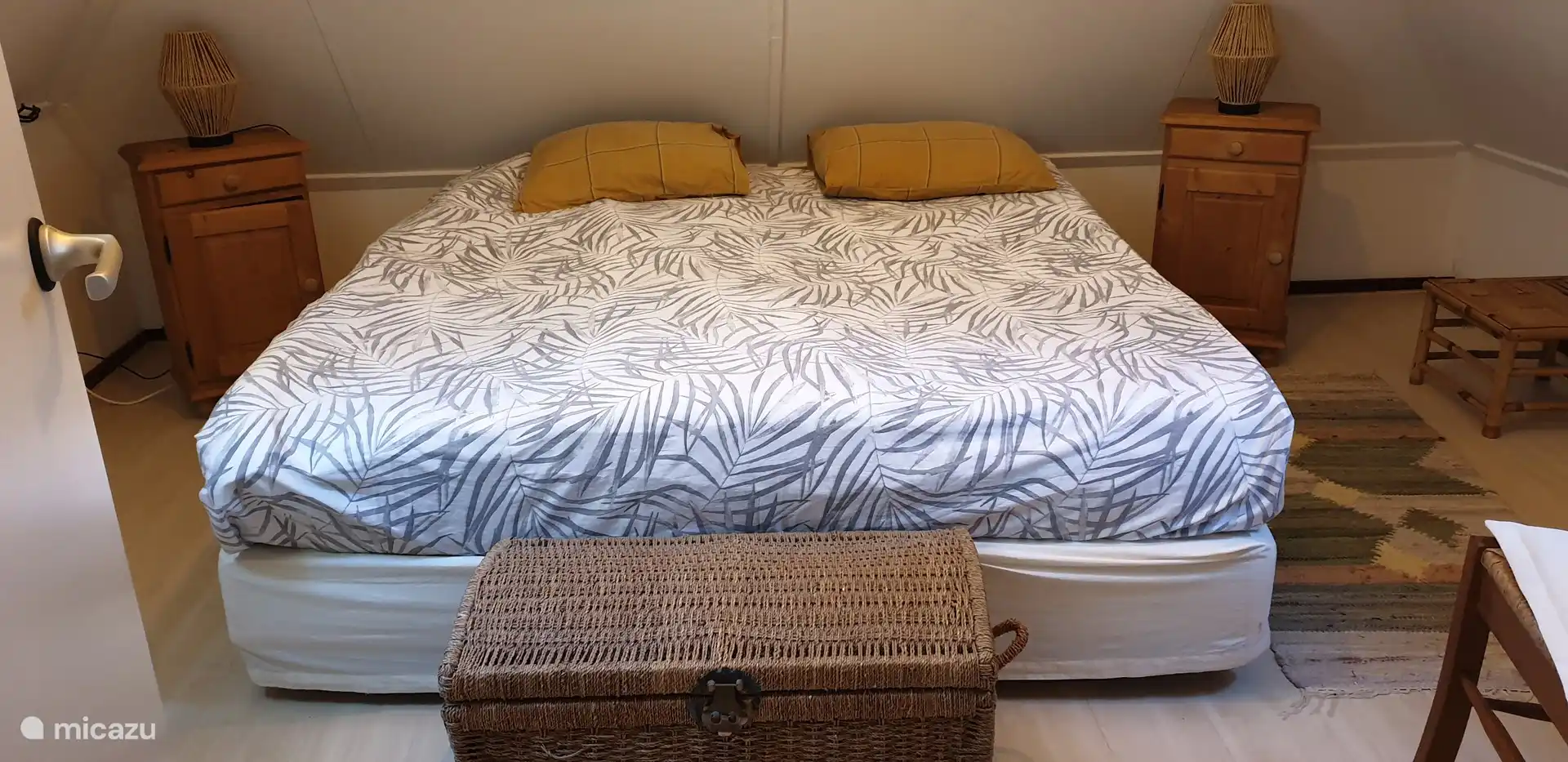 Schlafzimmer mit Doppelbett