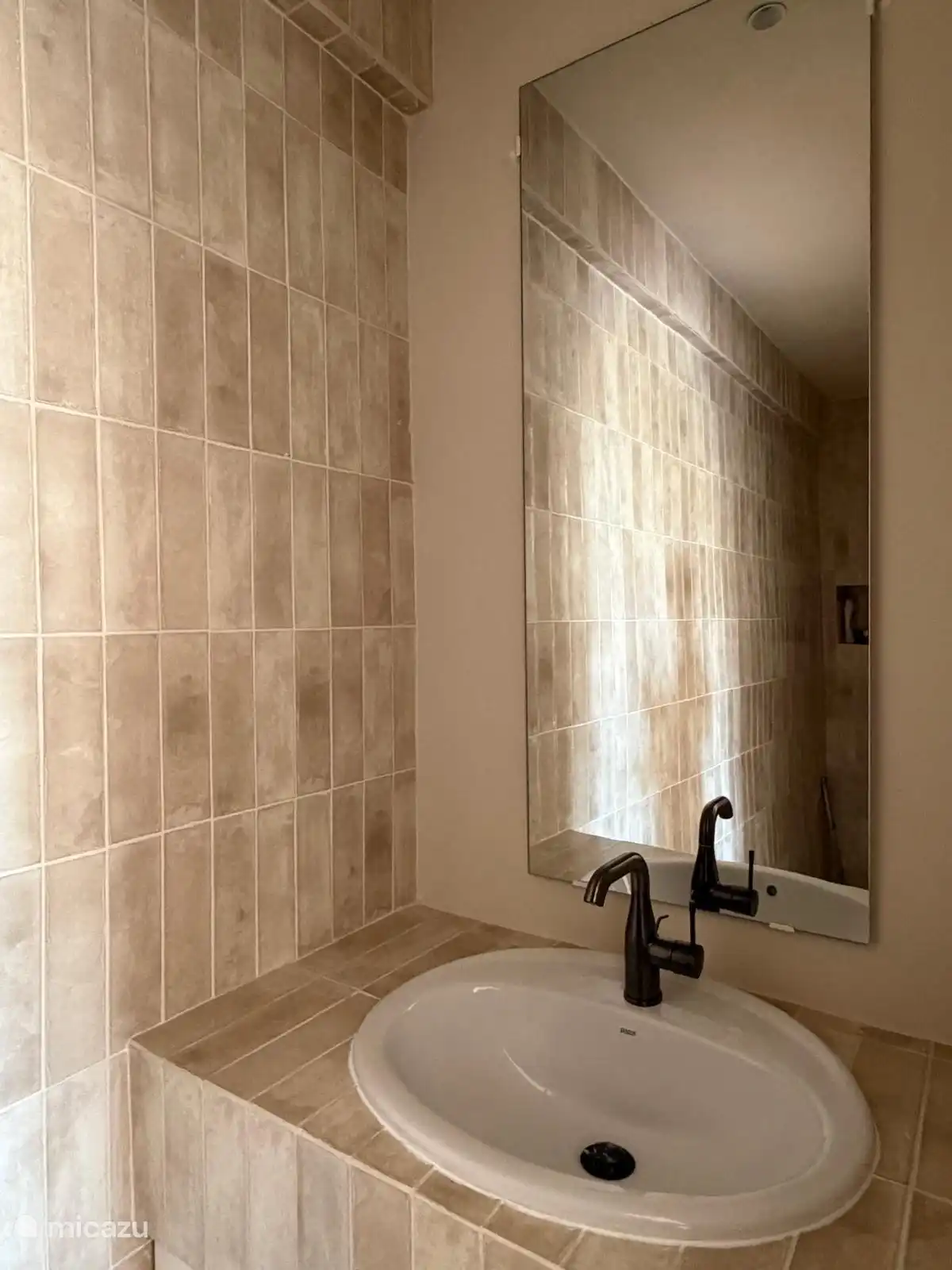 31 / 32
Ensuite bathroom with walk-in shower and sink