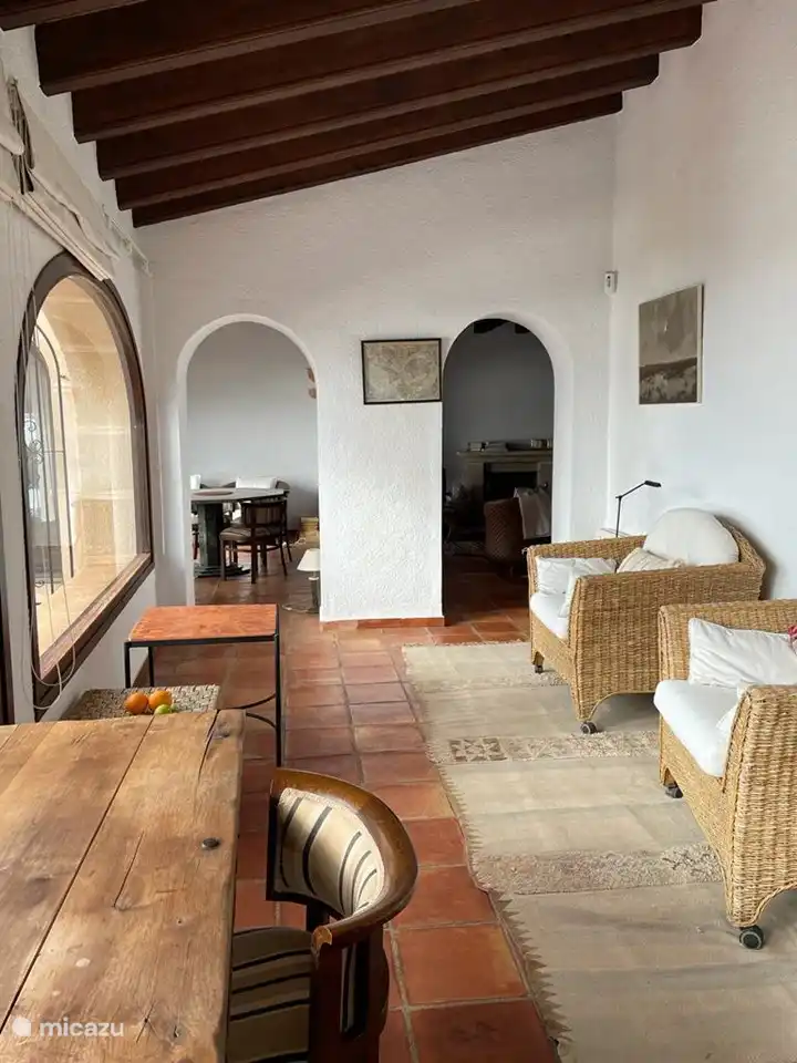 Salon avec vue magnifique sur la mer