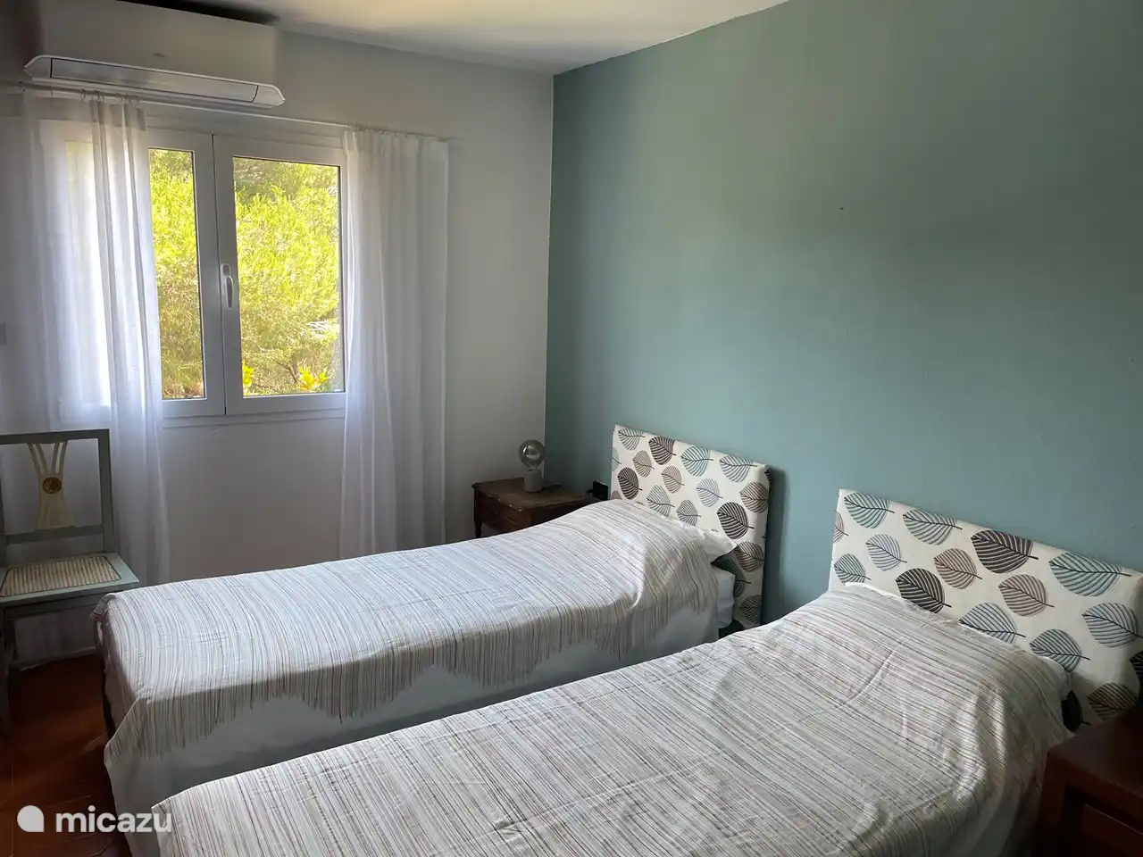 The guest bedroom has two twin beds that can be pushed together or spaced apart on opposite sides of the room. There is also a spacious wardrobe. with internal chests of drawers.
Both bedrooms have an automatic fan with air conditioning