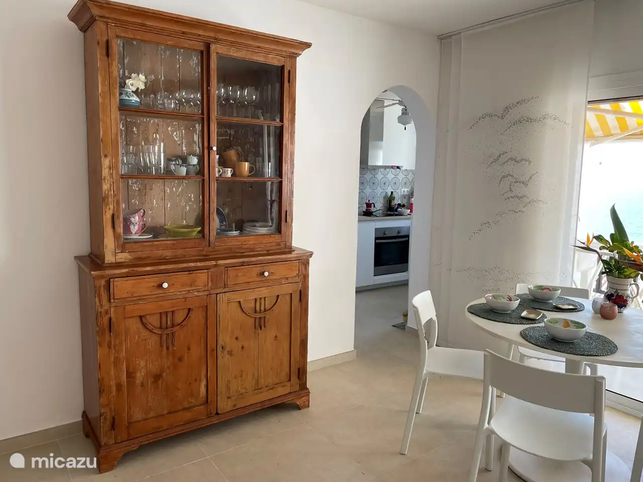 Alma Menorca stands for Soul of Menorca which we have implemented in the style of the traditional Menorcan style sofa, and also in the centuries old cupboard in the living room. Treat with love, you will find all your plates, cups, glasses, etc.