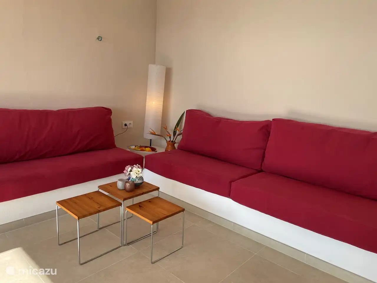 The living room has a spacious traditional Menorcan sofa for at least 6 to 8 people. You can also sleep on the sofas if you are staying with more than 4 people. The cushions can be pushed into the corner to form a connecting corner sofa. You also have a view of the sea from the sitting area.