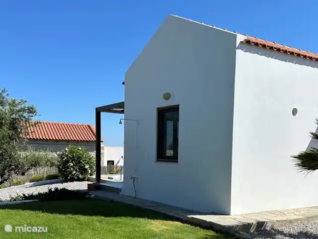 Villa Tichi | Grèce, Crète, Kyrianna - villa Pelouse à côté de la villa.
