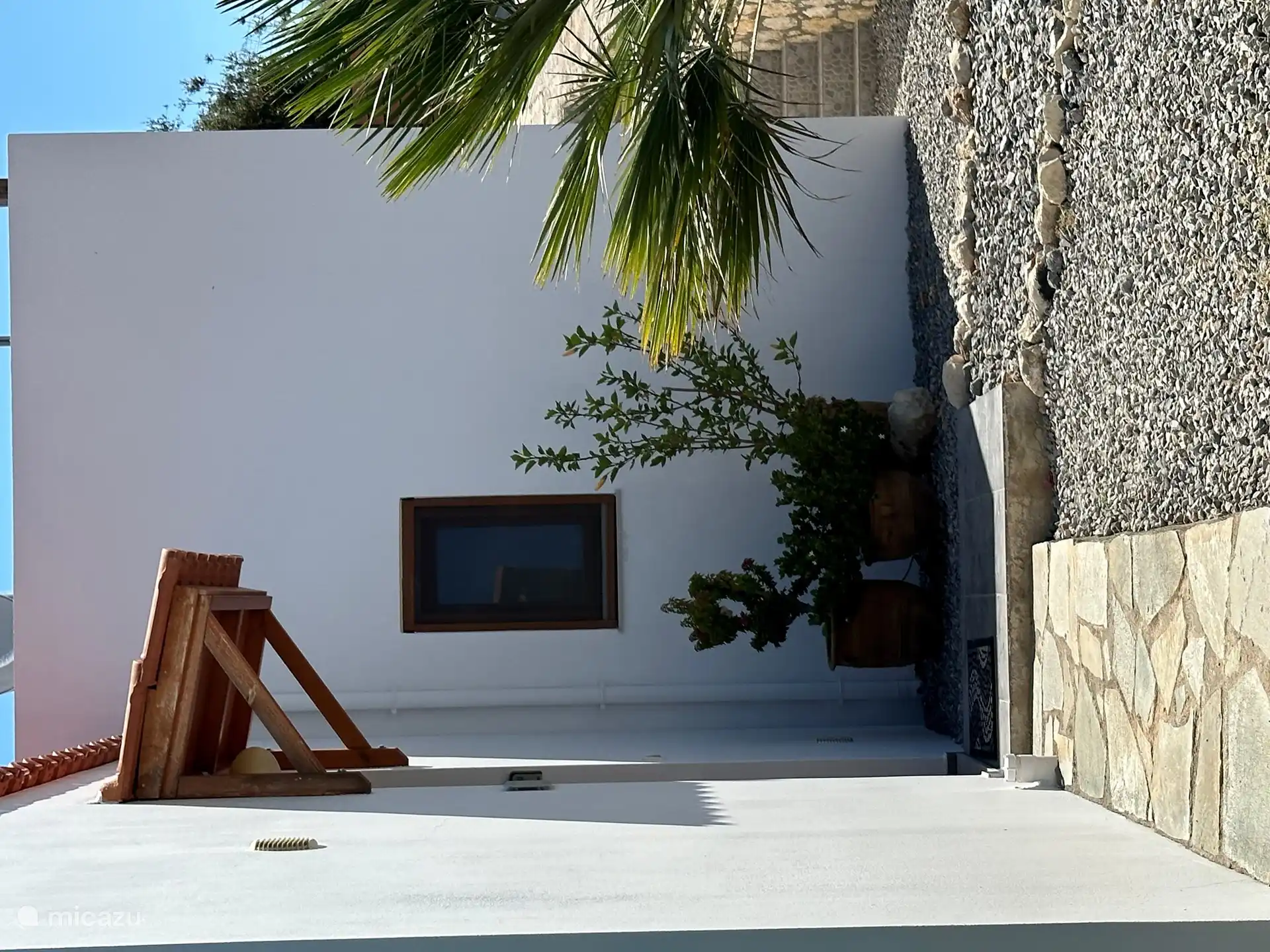 De voorkant van de villa.