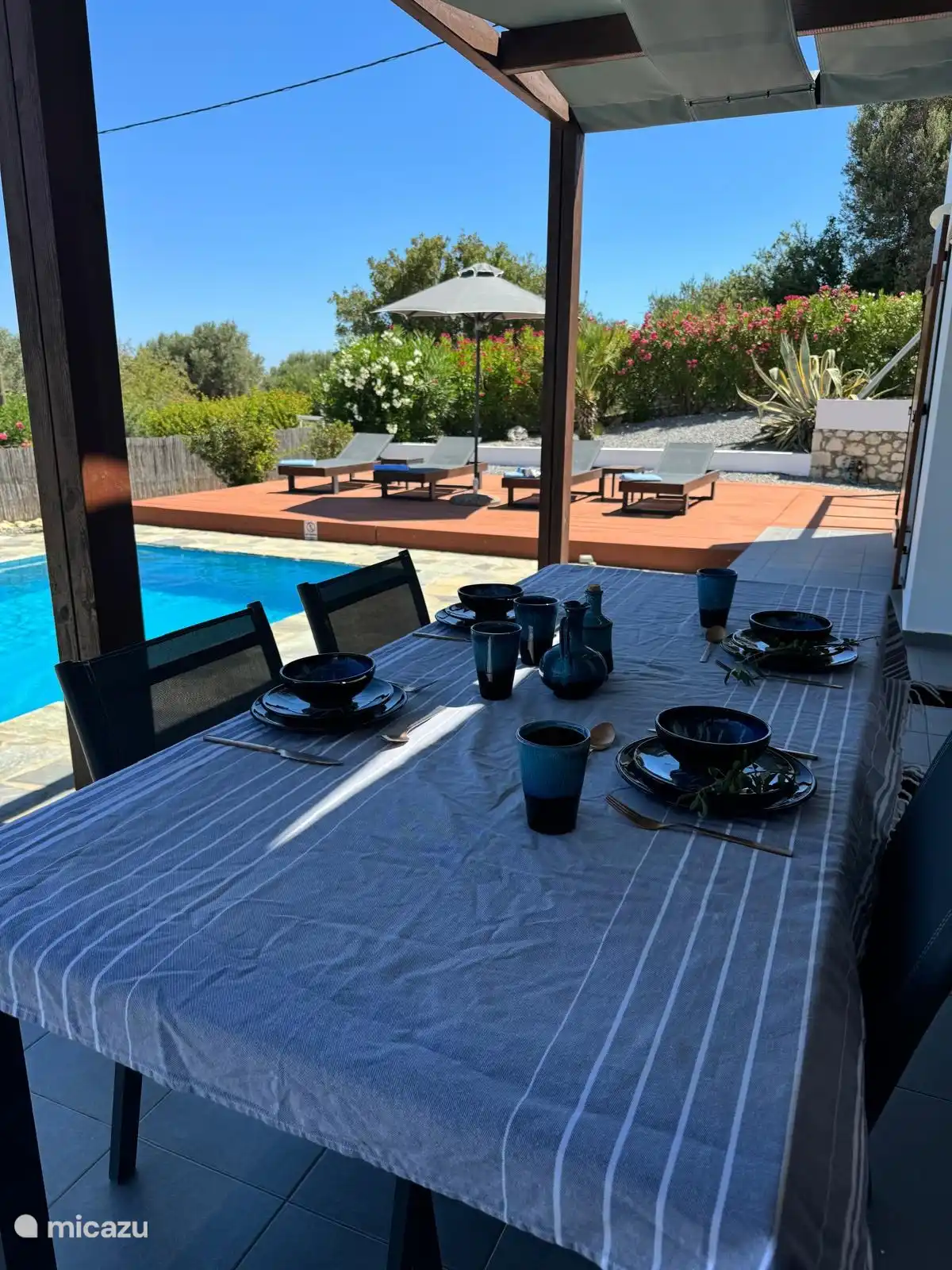 Heerlijk genieten van een maaltijd.