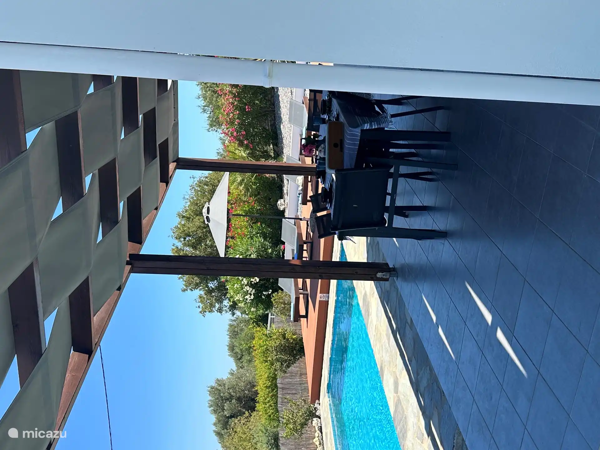 In de schaduw genieten van de rust.