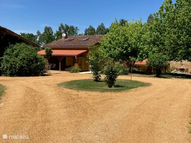 Maison d'amis | France, Gers, Larée - maison de vacances Vue depuis l'allée