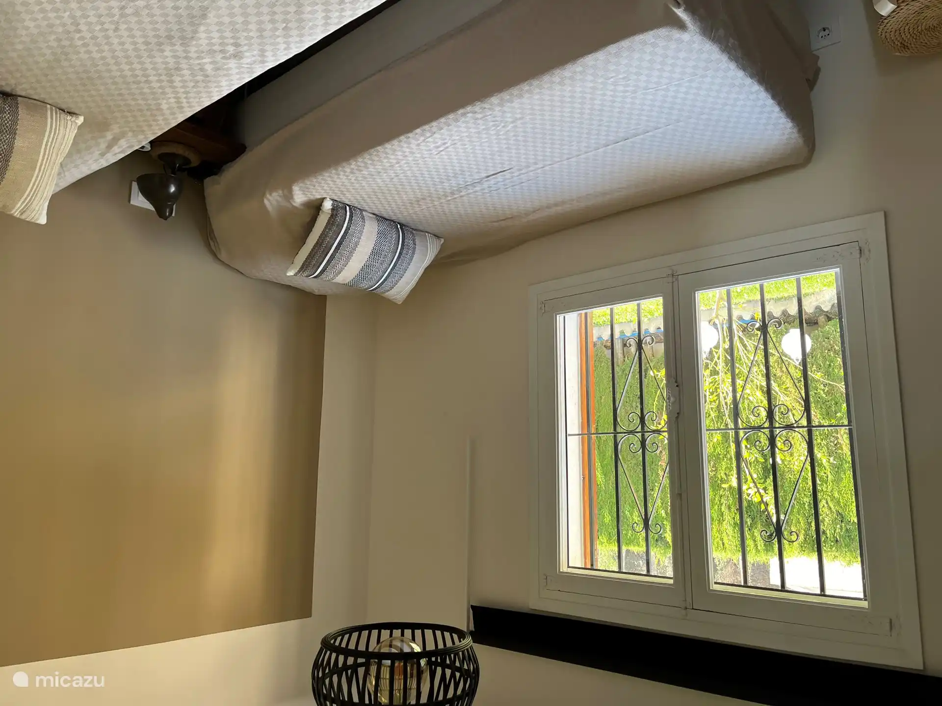 3º dormitorio (en el lado sur) con aire acondicionado tiene armario empotrado y 2 camas de 90 por 200 cm.