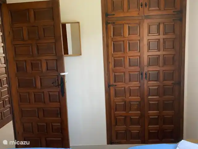 Finca Los Bastienos | Espagne, Costa Blanca, Dénia - villa La 3ème chambre avec l’armoire encastrée.