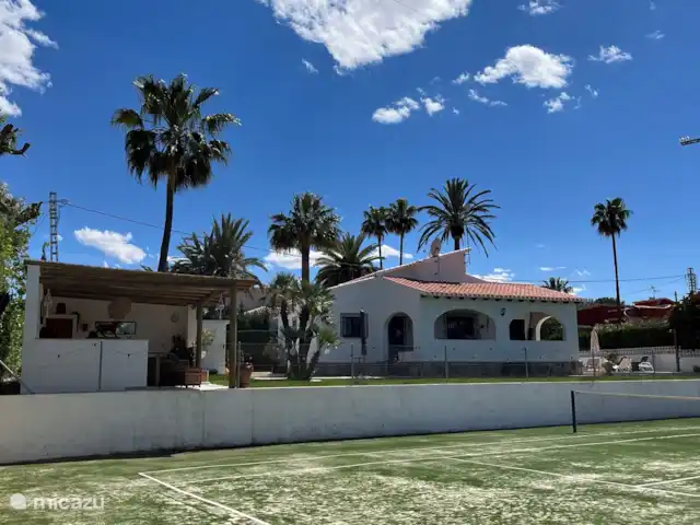 Finca Los Bastienos | Espagne, Costa Blanca, Dénia - villa Le ciel est si bleu et avec les palmiers, ils donnent cette sensation de vacances supplémentaire.