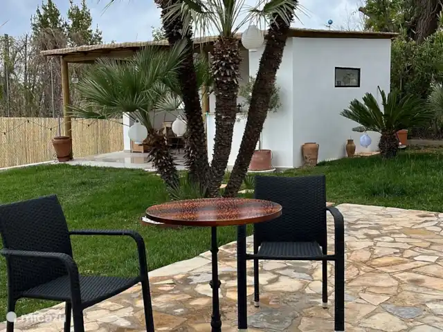 Finca Los Bastienos | Espagne, Costa Blanca, Dénia - villa Nous avons plusieurs coins salons, avec la nouvelle cuisine extérieure en arrière-plan.