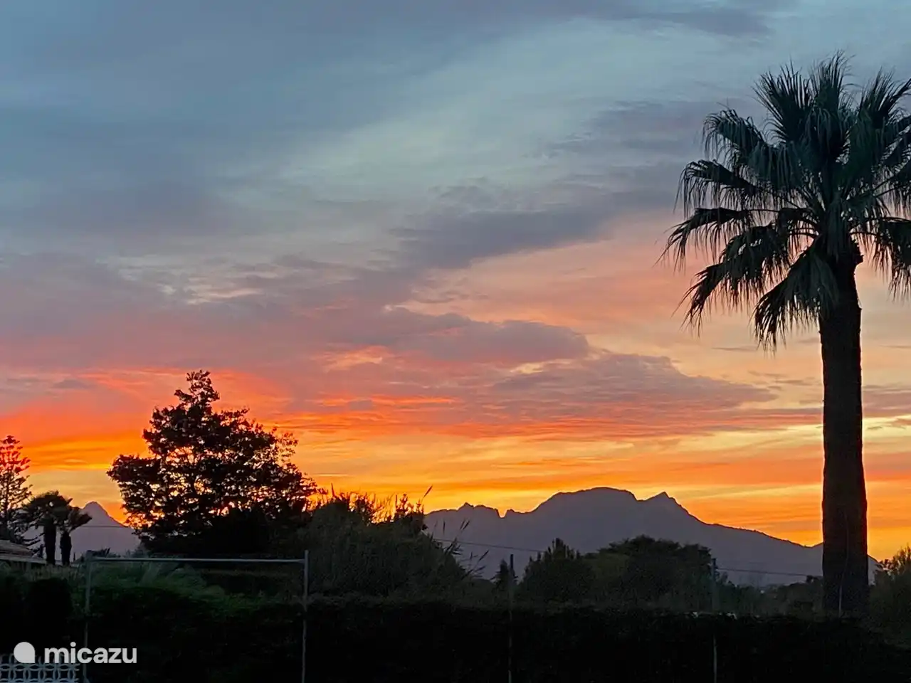Y después de cenar... disfrutando del cielo del atardecer...