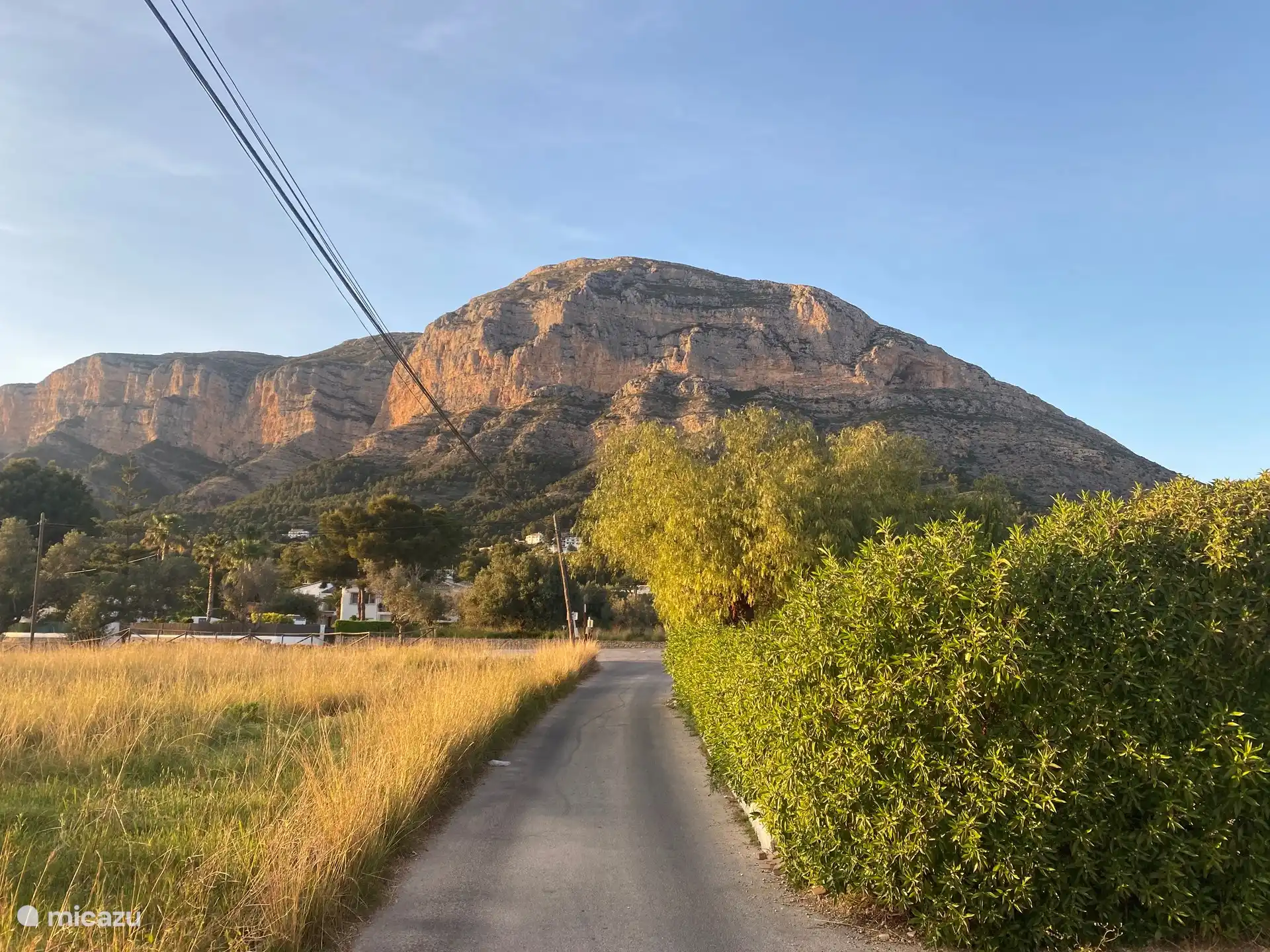 La famosa montaña que separa Dénia de Jávea, el Montgó (fotografiado aquí desde Jávea).