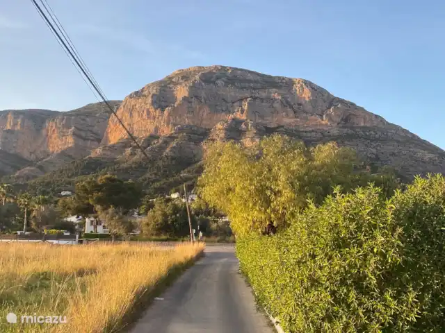 Finca Los Bastienos | Espagne, Costa Blanca, Dénia - villa La célèbre montagne qui sépare Dénia de Javea, le Montgo (photographié ici depuis Javea).