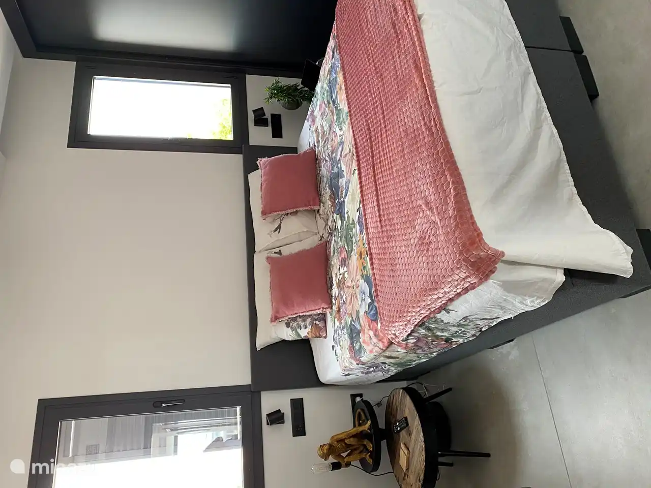 Dies ist das Zimmer mit eigenem Bad.