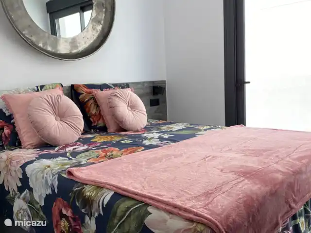 La Casa de Lili | Espagne, Costa Blanca, Rojales - penthouse La chambre 2 dispose d'un sommier de 160 x 200 cm, de sa propre TV, d'un placard sur mesure, de la climatisation et d'un volet roulant. La chambre 2 partage la salle de bain avec la chambre 3.