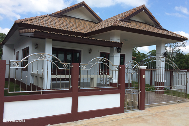 Vakantiehuis Thailand – vakantiehuis Villa met dubbel terras + tuin/WiFi