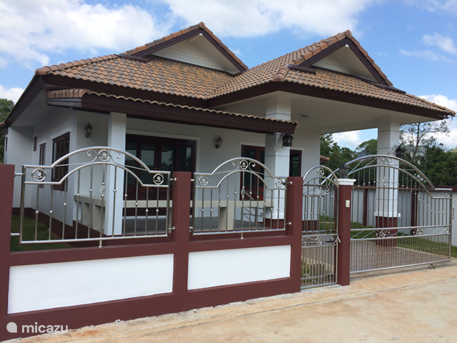 Vakantiehuis Thailand, Zuid Thailand – vakantiehuis Villa met dubbel terras + tuin/WiFi