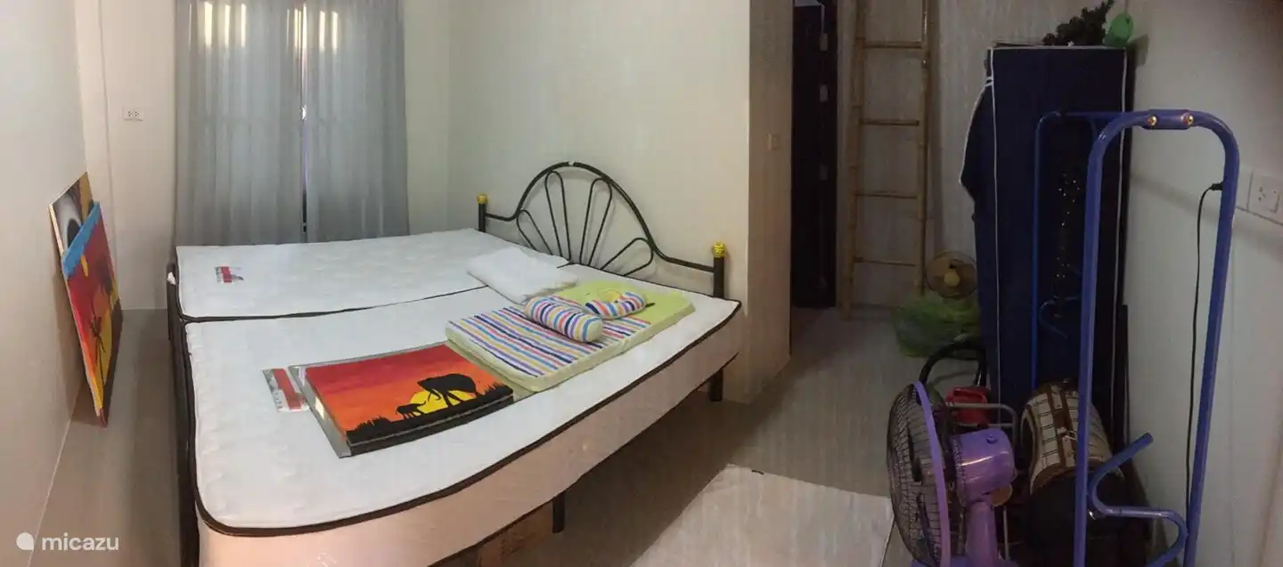 Este es el dormitorio en suite más pequeño. Esta habitación tiene aire acondicionado para una noche de sueño confortable.